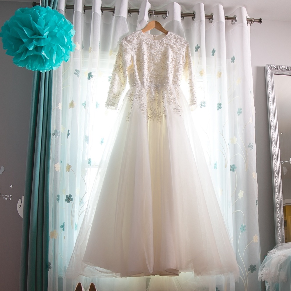 Long sleeved / Modest Wedding Dress - Picture 2 of 7